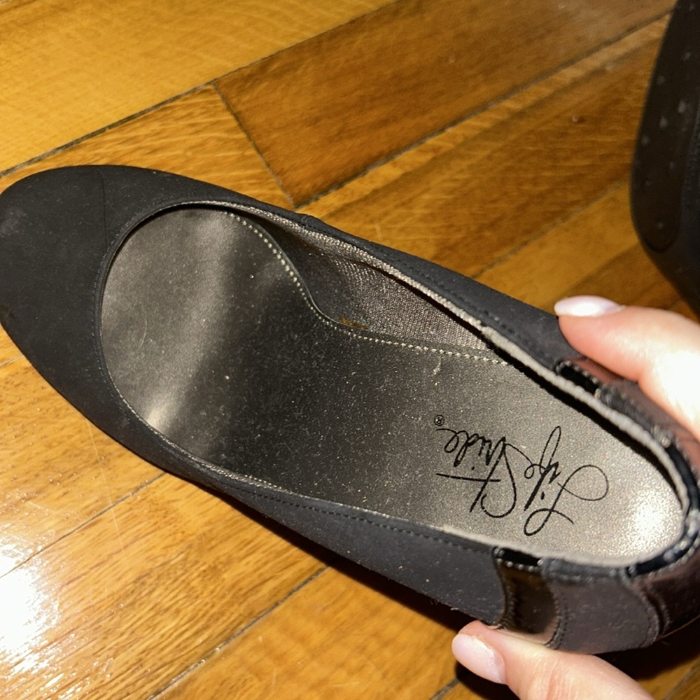 Good Condition Work Heels - Picture 4 of 4